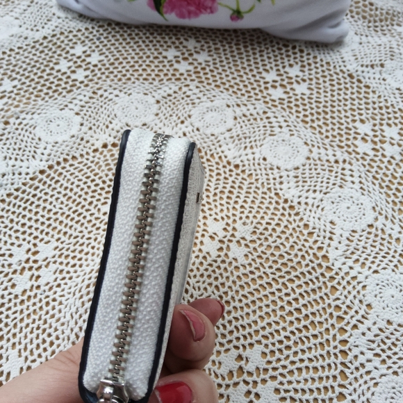 Michael Kors Small Logo Stripe Wallet - Picture 5 of 15